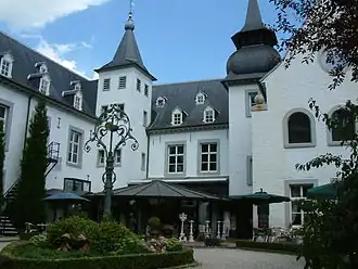 Kasteel Doenrade, binnenplaats, terrassen