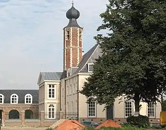 Het gerestaureerde kasteeltje Herlaar bij Halder