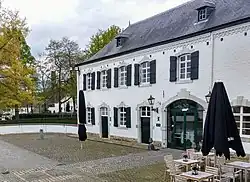 Hofzijde, zijvleugel