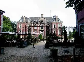 Gezicht op het hoofdgebouw in 2008 met rococohek vanuit het zuiden