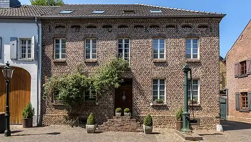 Hauptstraße 76, Alt-Kaster