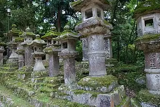 Tachi-dōrō van het kasuga-dōrō-type