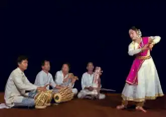 kathak-danseres met begeleiding, 2014