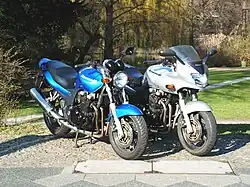 Kawasaki ZR7 (blauw) en ZR7S (zilver) (in de VS tussen 1999 en 2003