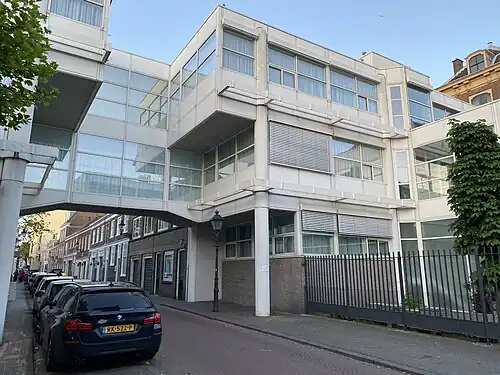 Loopbrug over de Kazernestraat behorende bij Huis Huguetan