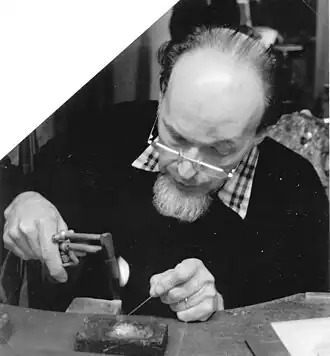 Van Berkel in zijn atelier