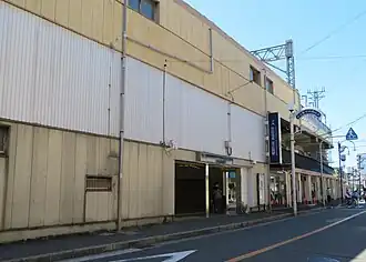 De ingang van het station.