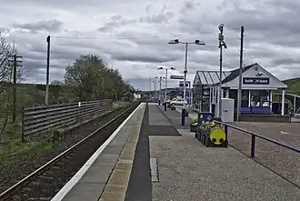 Stationsgebouw en perron, 2013