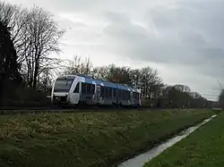 Keolis LINT in Blauwnet-kleurstelling nabij Hengelo Gezondheidspark