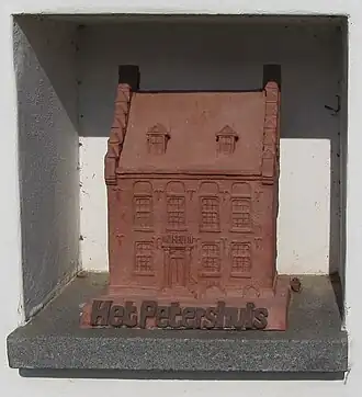 Het Petershuis in keramiek van Pieter Arts