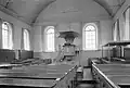 De Hervormde Kerk vanwege een preekstoel in Lodewijk XVI-vormen, met koperen lezenaar