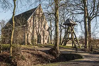 Voorgevel en klokkenstoel