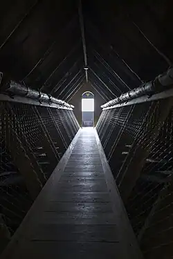 Gang naar het uitkijkpunt boven het tongewelf van de kerk