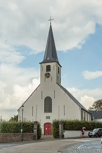 Kerk en toegang kerkhof