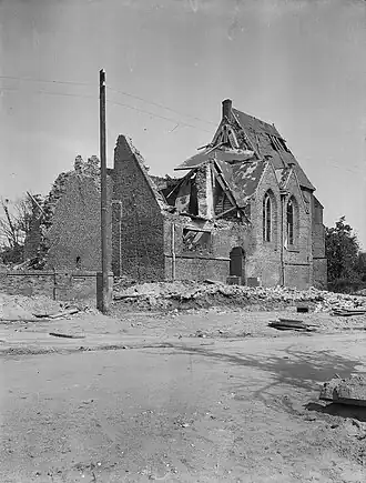 De kerk met oorlogsschade (1945)