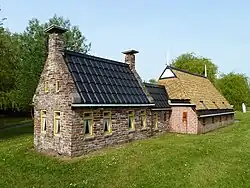 Miniatuur kop-hals-rompboerderij