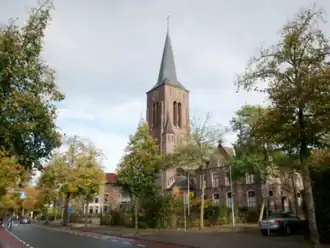 Vanwege de vestiging in een voormalige kerk wordt de school ook wel "Kerkschool" genoemd.