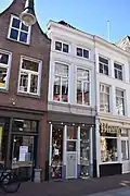 Winkel-woonhuis in Neoclassicisme stijl
