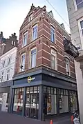 Winkel-woonhuis in Neorenaissance stijl