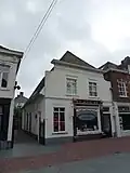 Winkel-woonhuis met gevel uit 1890