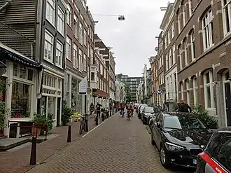 De Kerkstraat, oostwaarts kijkend richting de Vijzelbank