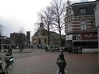 De Kerkstraat met aan het eind de Kerkbrink en de Grote Kerk