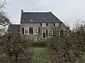 Boerderij met links een opkamer