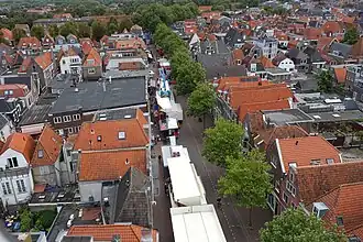 Het Breed met kermisattracties gezien vanuit een reuzenrad op de Vale Hen (2023)