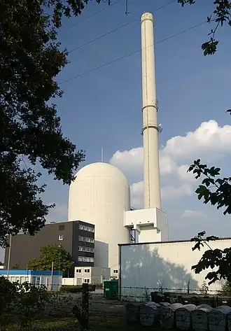 Kerncentrale Lingen (met schoorsteen)
