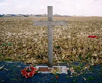 Een kruis, achtergelaten in Comines-Warneton in België in 1999, ter ere van de plaats van het Kerstbestand tijdens de Eerste Wereldoorlog in 1914.