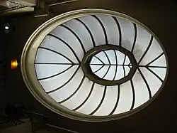 Het daklicht boven de roltrap.