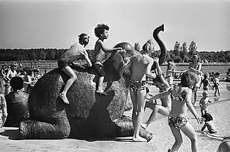 Spuitende olifant in 1975