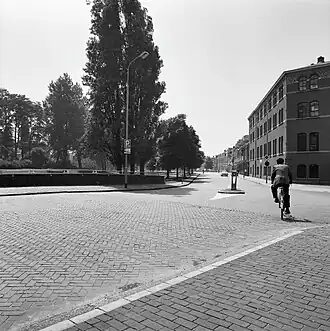 De Kinderhuissingel met op de voorgrond de Kenaubrug