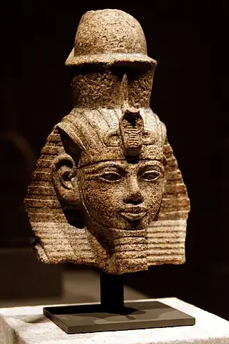 Hoofd van beeld van granodioriet van Amenhotep III (ca. 1300 v. Chr.), Neues Museum