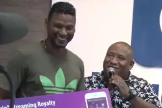 King Koyeba (links) in 2019