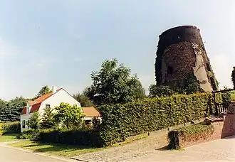 Windmolen De Korenbloem en molenaarswoning