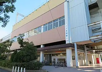 Het stationsgebouw van Kintetsu.