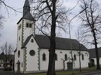 R.K. St.-Dionysiuskerk (1888; in de 20e eeuw diverse malen gerenoveerd en uitgebreid)