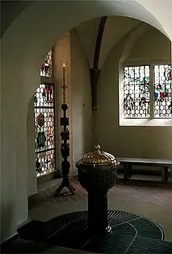 De gotische doopkapel.