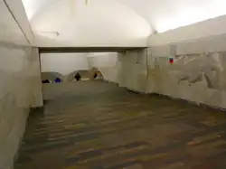 De verbindingsbrug tussen de beide stationsdelen