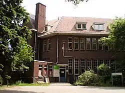 Gebouw van Huize Larenstein (voormalig klooster en kostschool)