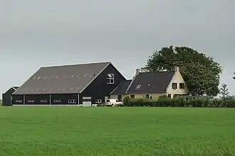 Moderne kop-hals-rompboerderij, 2014