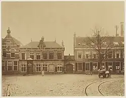 Klokhuisplein met tramrails, voor de bouw van het Klokhuis