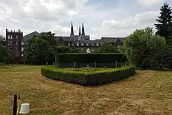 Achterkant perk en Missiehuis