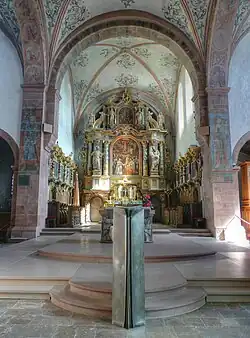 Hoogaltaar en koorgestoelte