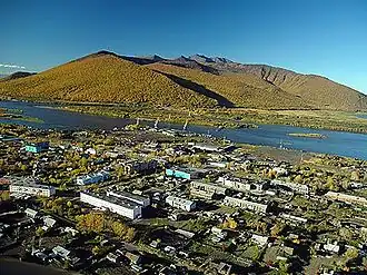 Gezicht op Kljoetsji vanuit de lucht in 2004