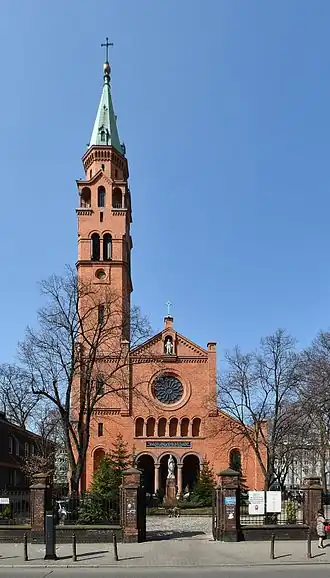 De voorzijde van de Augustijnenkerk in Warschau