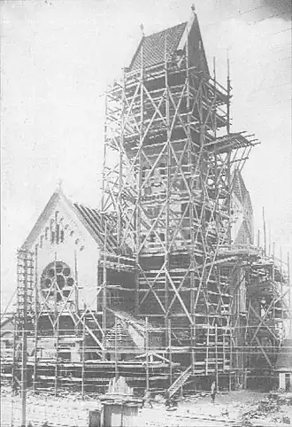 De kerk tijdens de bouw