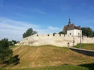 Stadsmuren van Szydłów met de Sint-Wladislauskerk