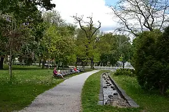 Wandelpad in het park.